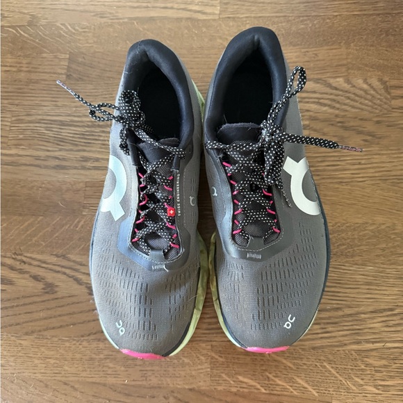 On Running Women's Gray and Pink Athletic Shoes - Picture 4 of 6